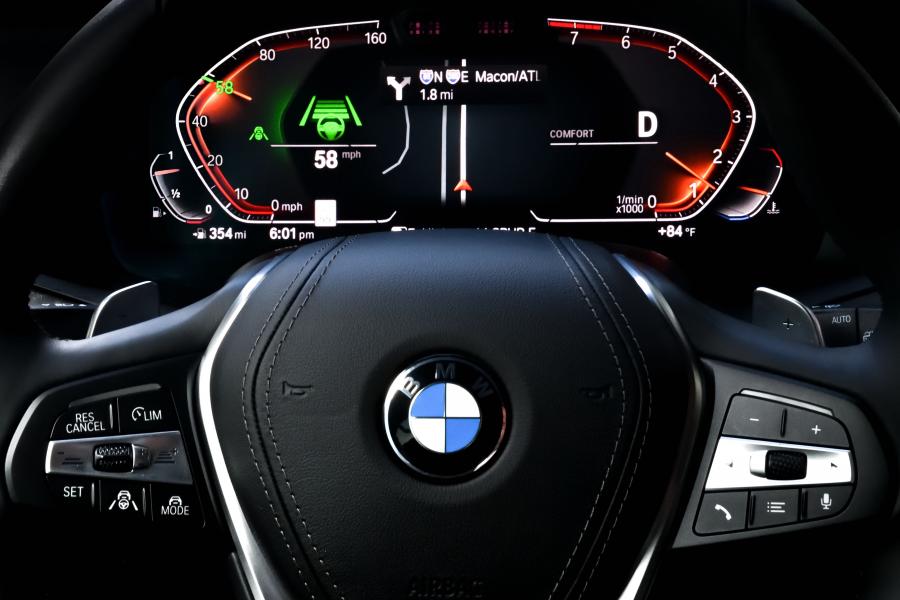Панель приборов BMW X5 xDrive40i (G05) 2018 года  (WW) (фото 23 из 48)
